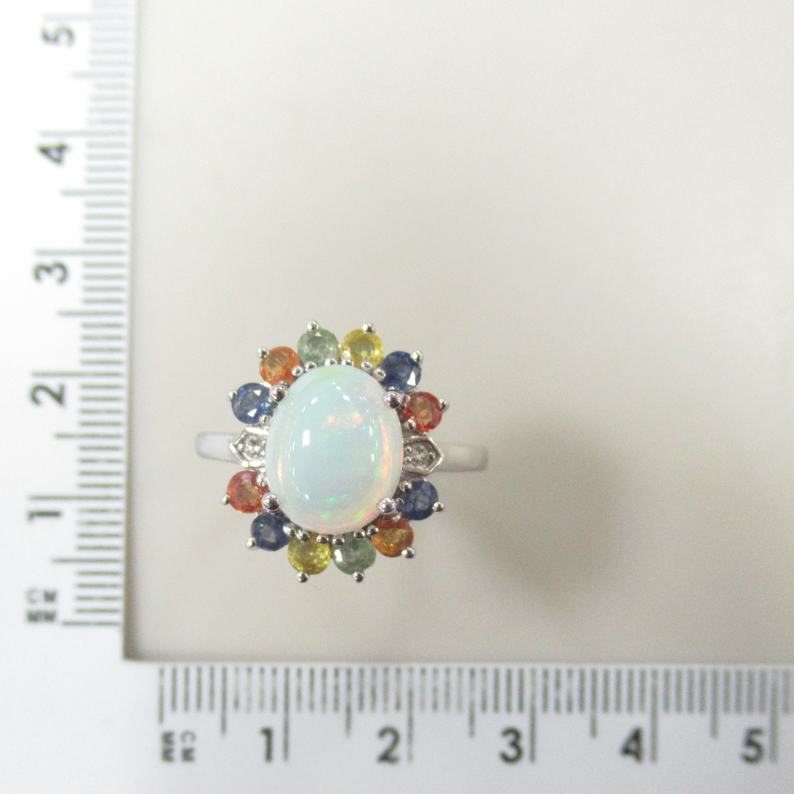 Серебряное кольцо 925 пробы; вставки 1 Опал белый 1,69ct; 12 Мультисапфир 1,07ct; 2 Топаз белый 0,05ct;